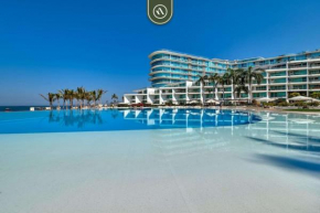2BR Apt with Private Balcony - Beach Access